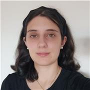 Laureata in Lingue moderne (LM-38) impartisce lezioni ai bambini delle scuole elementari